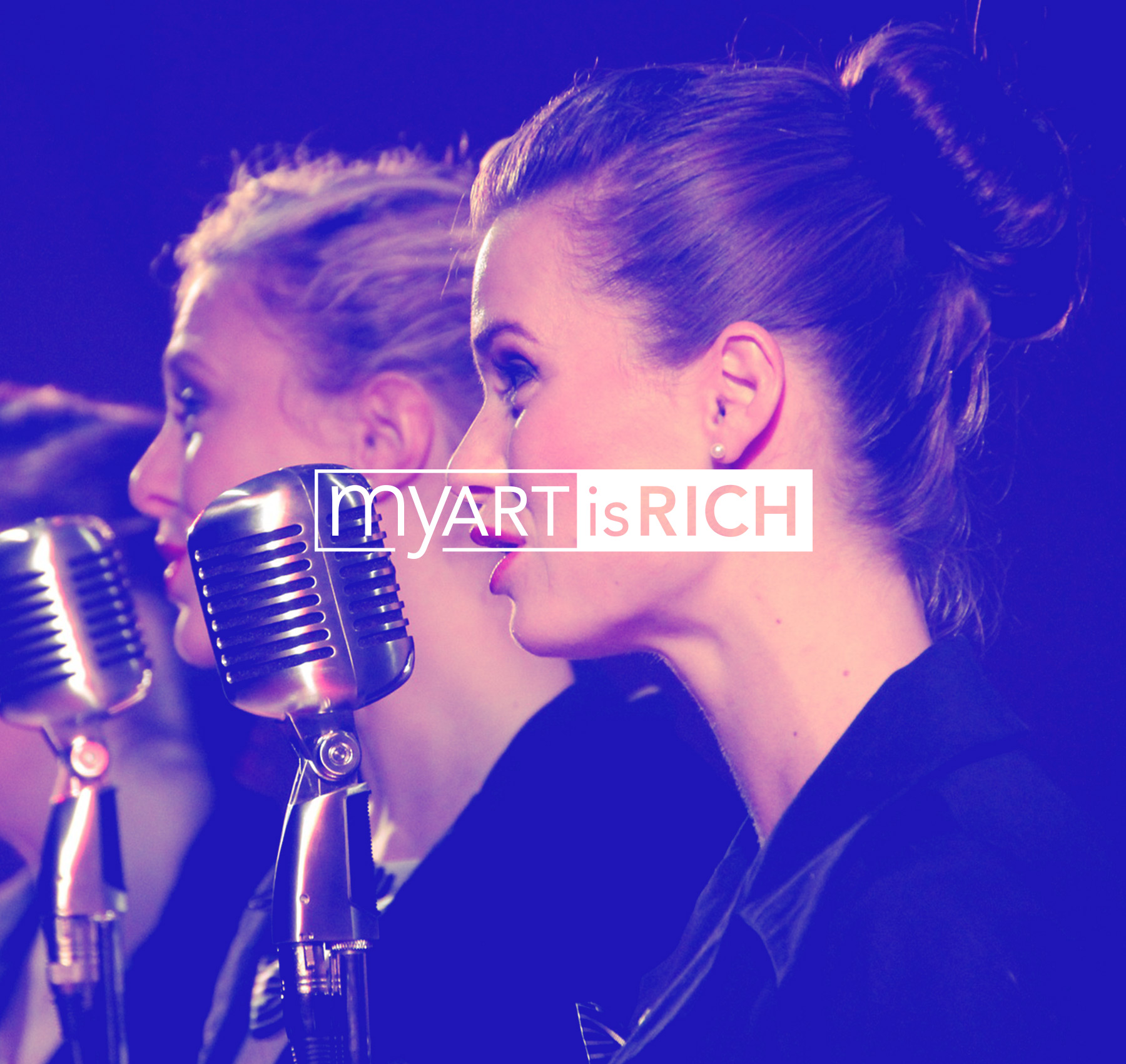 logo myartisrich avec fond de chanteuses